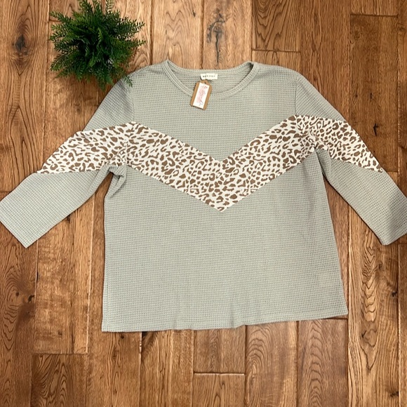 Main Strip Tops - NWT! MAIN STRIP Waffle Knit Chevron Animal Print Top